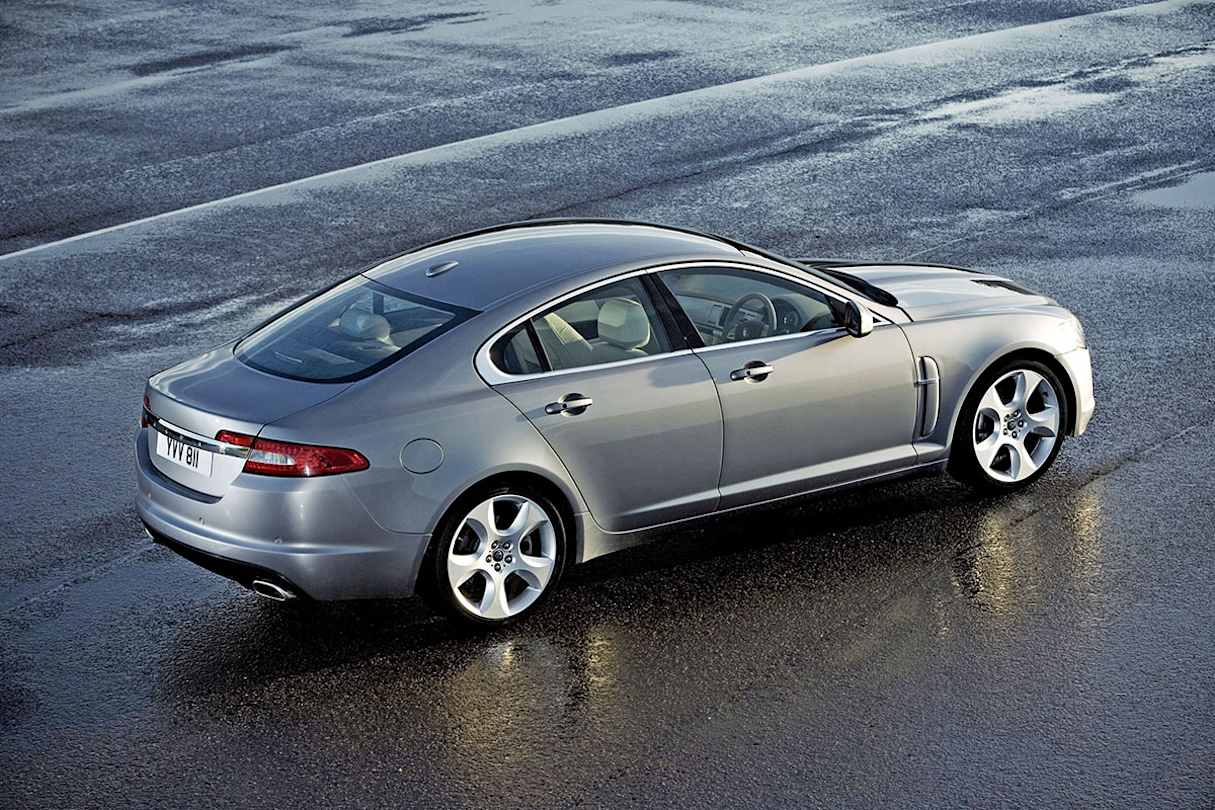 Cruise quietly at high speed and this big Jaguar is right in its element and a sheer delight to drive.